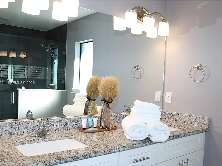 4407 SW 16th Ln — Photo 8