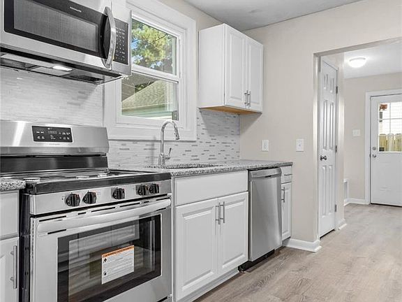 3rd image of 3515 Pomroy Ave