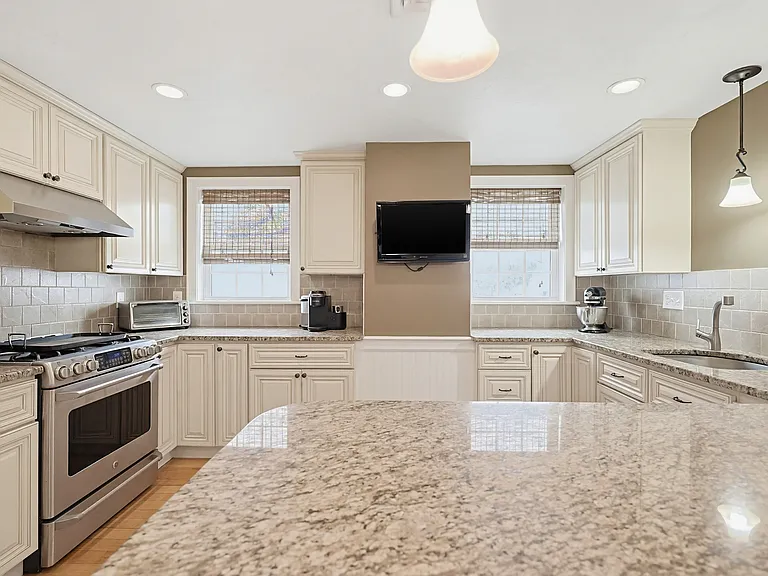 800 Washington St #2 — Photo 3