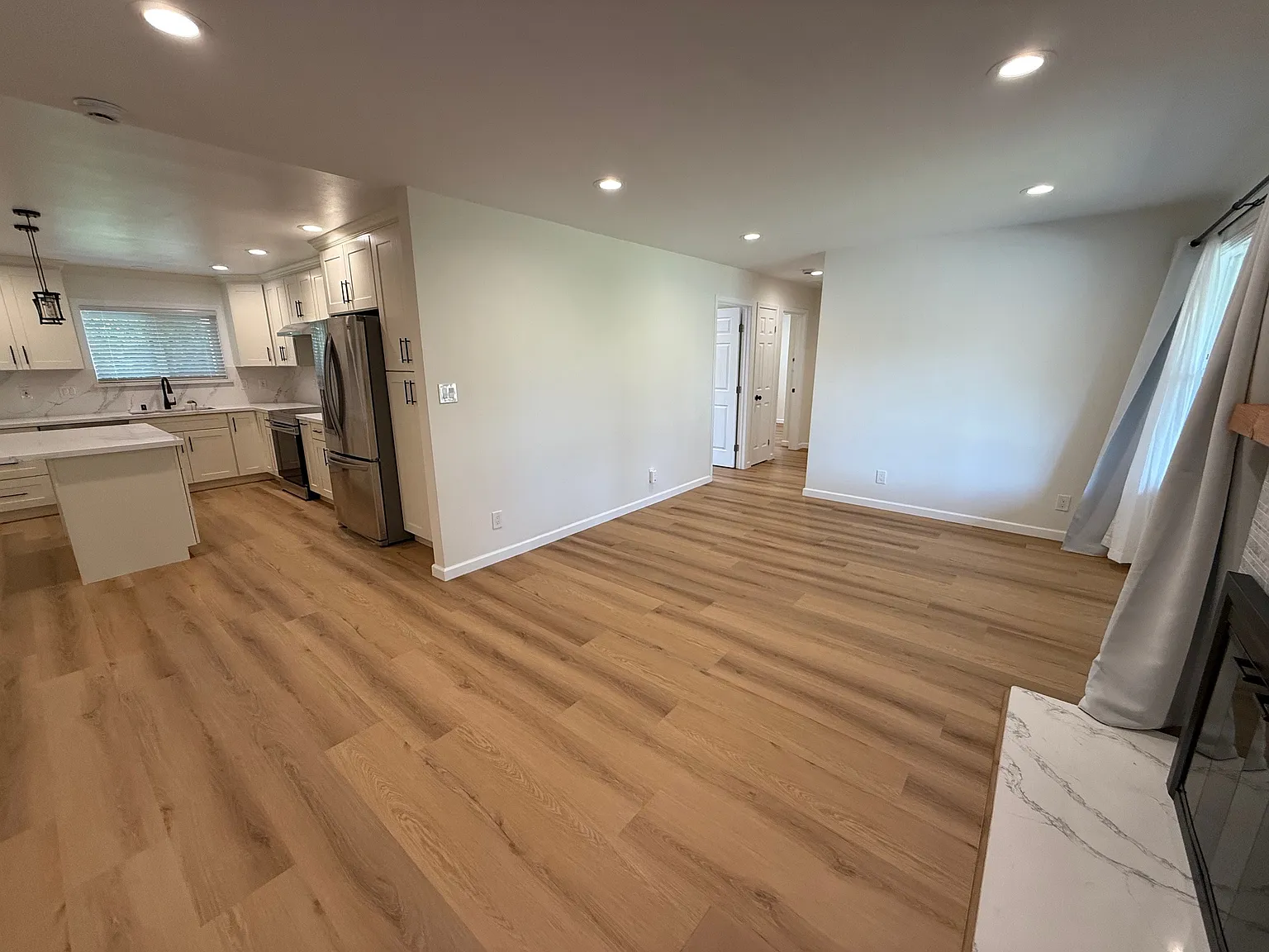 3 bed, 1217 sqft, $4,950 — Photo 3