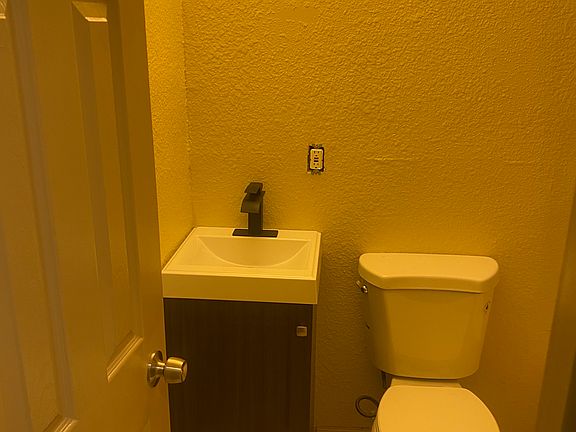 5th image of 623 Salveter St APT C