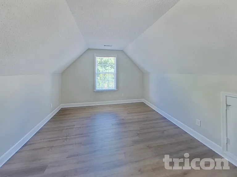 111 Beaverbrook Ln — Photo 12