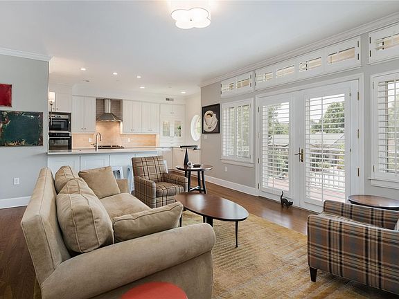 5th image of 300 N Hudson St #203