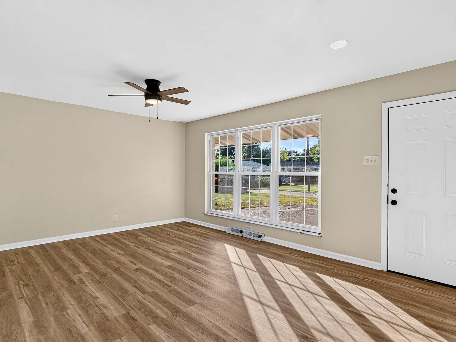 3 bed, 1092 sqft, $2,292 — Photo 4