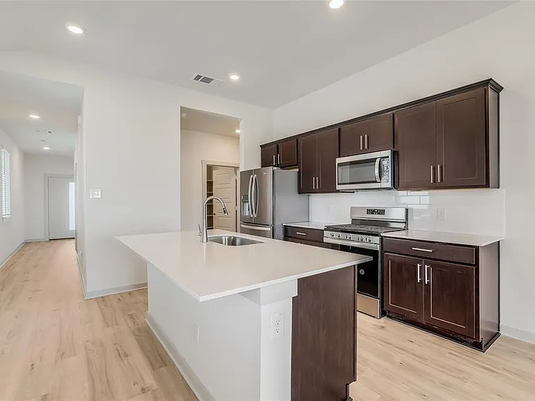 341 Wilshire Rd — Photo 15