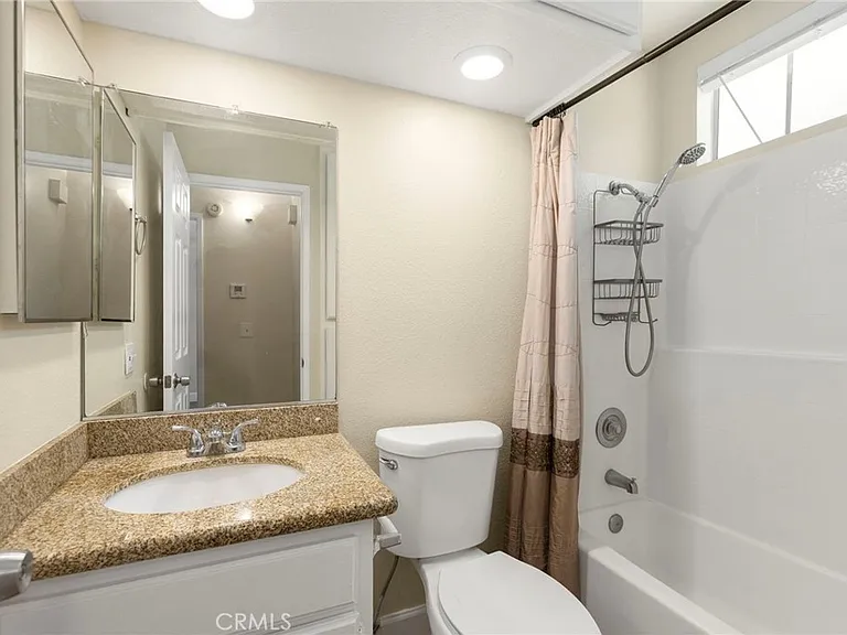 30 Gavilan — Photo 15