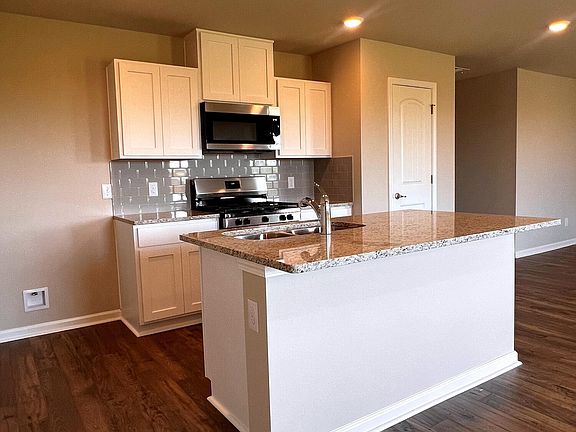 3rd image of 401 Wrenwood Dr