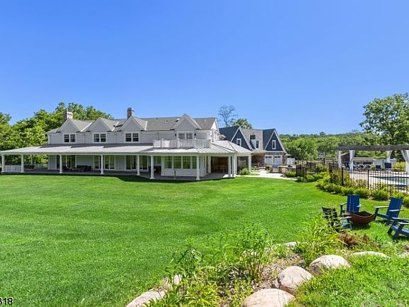 3rd image of 7 Cherry Ln