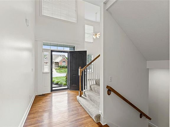 5th image of 16019 S Locust St