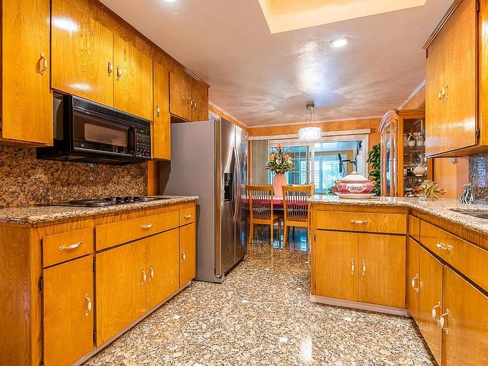 1st image of 986 Goodwin Ave