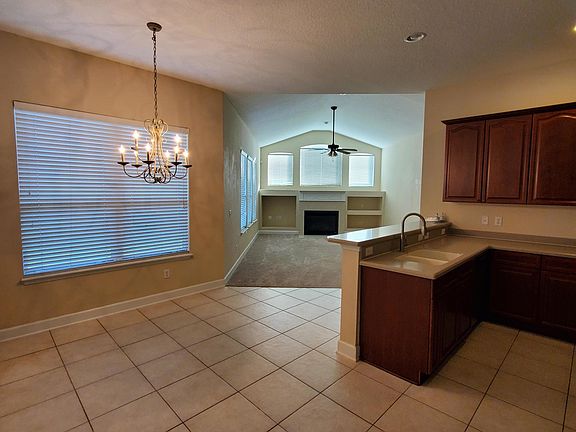 3rd image of 380 Tavistock Dr
