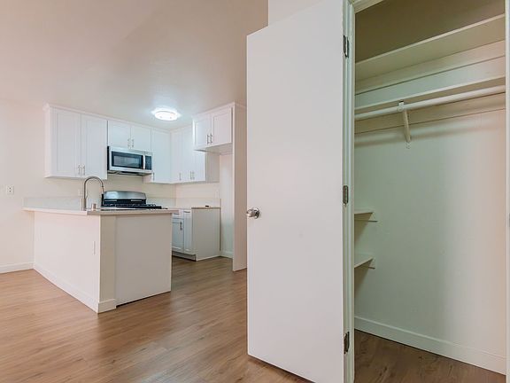 5th image of 720 S Hoover St #101