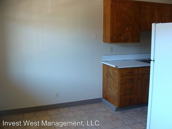 2nd image of 1806 E 4th Plain Blvd APT 3