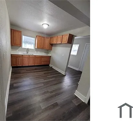 1438 W 15th St — Photo 1