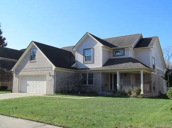 19168 Red Oak Ln, Brownstown, MI 48193