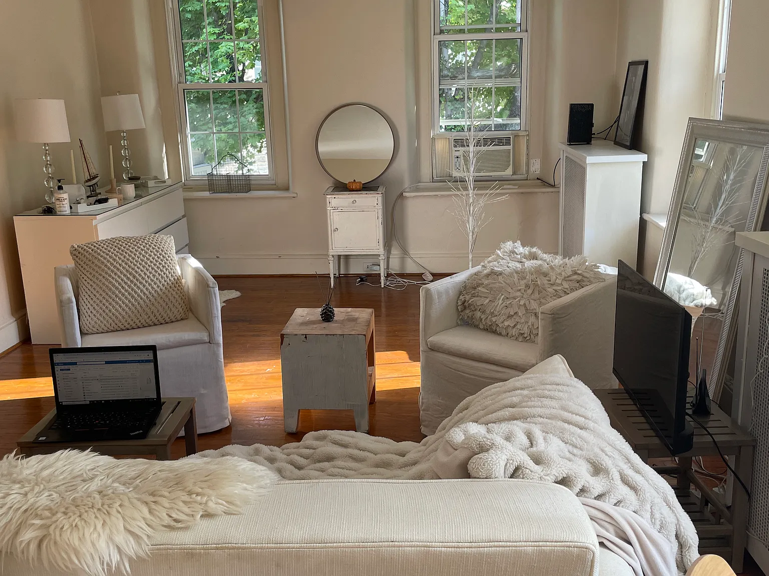 1 bed, 1100 sqft, $1,420 — Photo 1