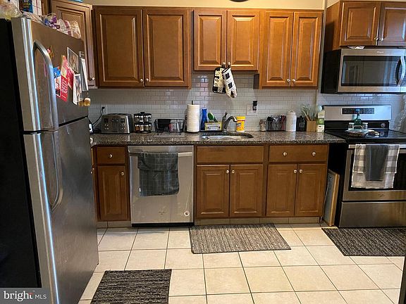 4th image of 1612 N Broom St #2