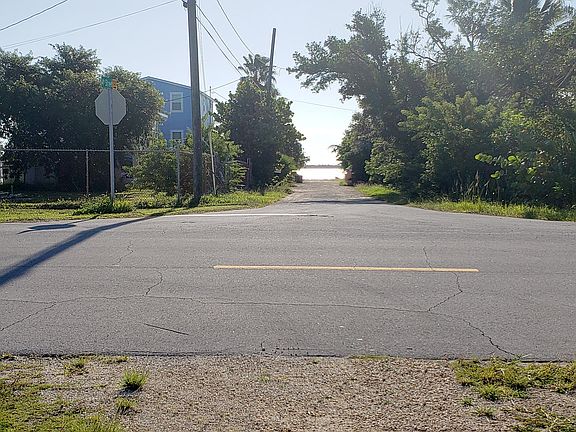 3rd image of 676 E Shore Dr