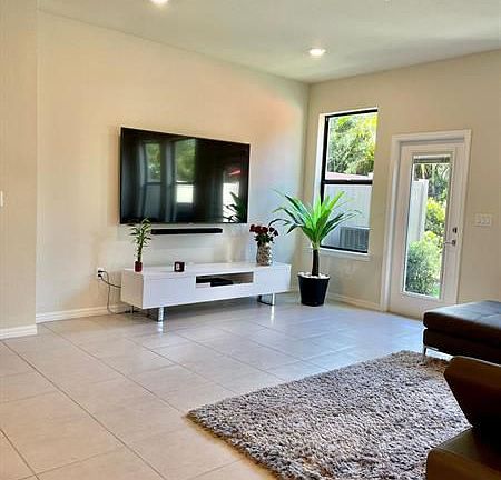 4th image of 2825 Troubadour St #2825