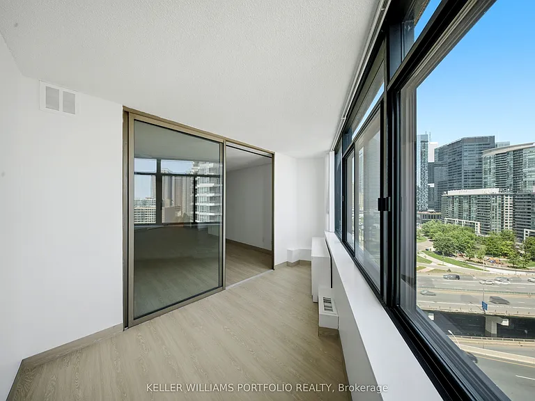250 Queens Quay W #1608 — Photo 8