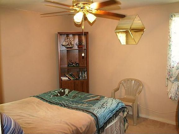 5th image of 190 Hinman Ave