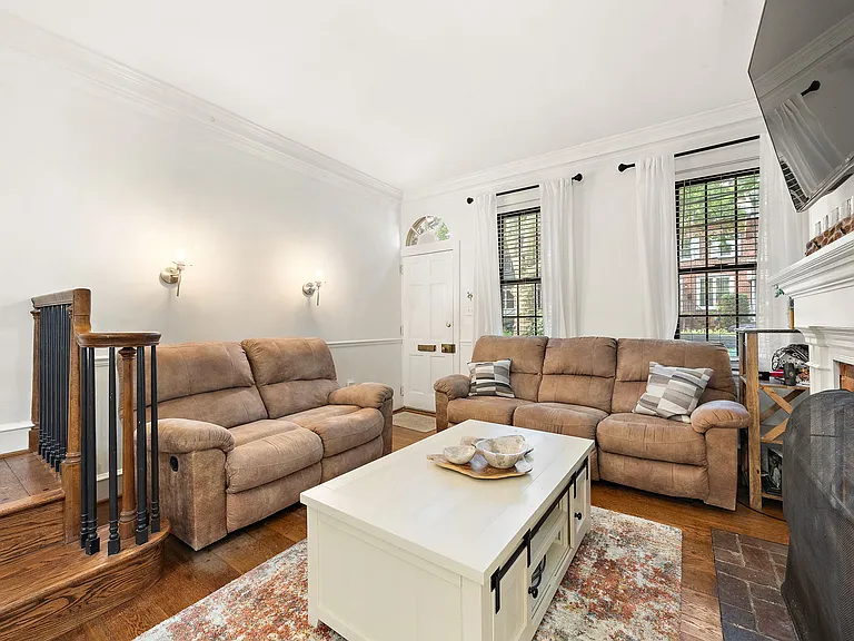 925 Lovering Ave — Photo 3