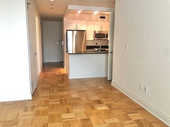 4th image of 1510 Lexington Ave APT 8U