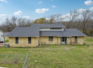 25777 S 220th Rd, Henryetta, OK 74437