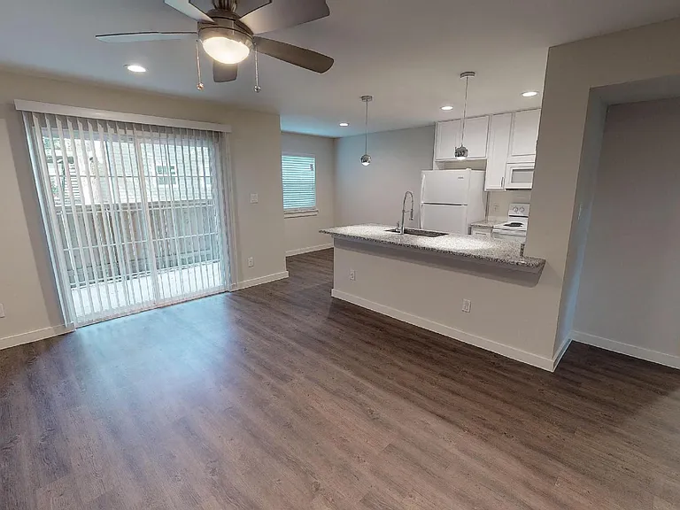Mosswood Apartments — Photo 11