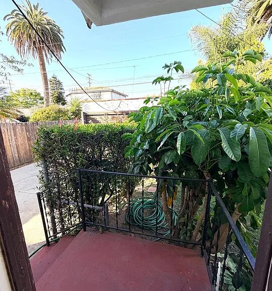 2342 Selby Ave — Photo 34