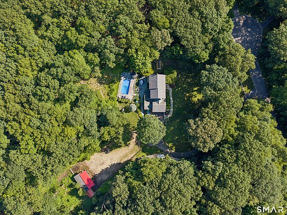 2nd image of 9 Fox Hollow Lane