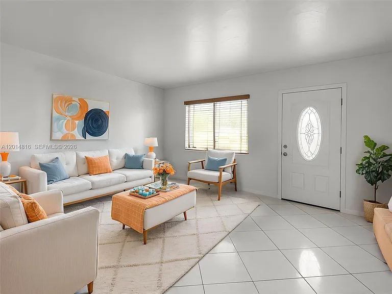 951 E 18th St — Photo 3