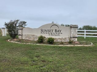 202 Sunrise Dr, Rockport, TX 78382