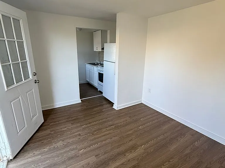 917 Askin St — Photo 1