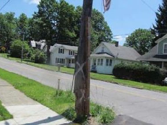 Exterior Neighborhood (street photo)