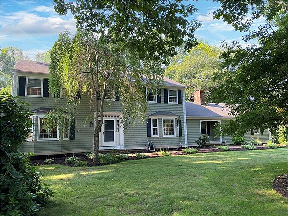 2nd image of 10 Limerock Dr