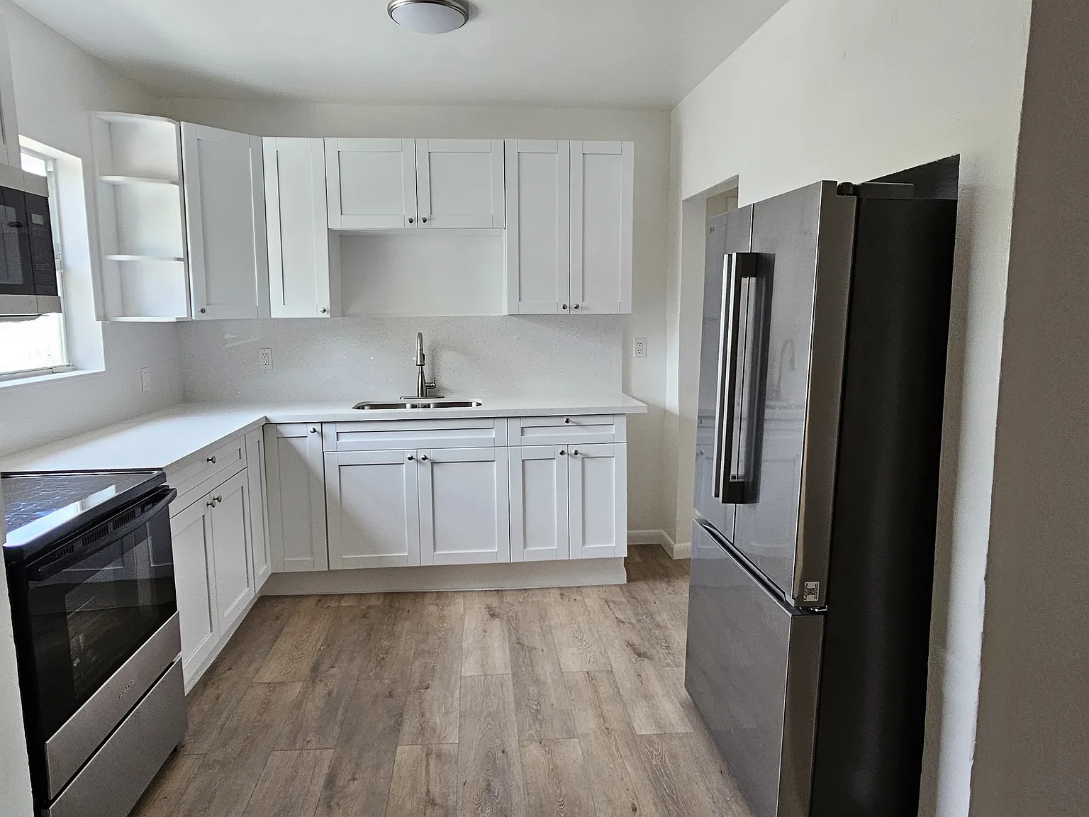 5 bed, 1572 sqft, $5,000 — Photo 3