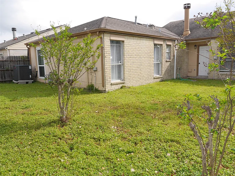 7410 Canasta Ln — Photo 32