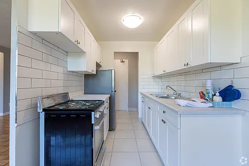9 Bergamot Ave #MULTIPLEUNITS Photo 1