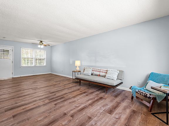 4th image of 1129 Marlborough Rd