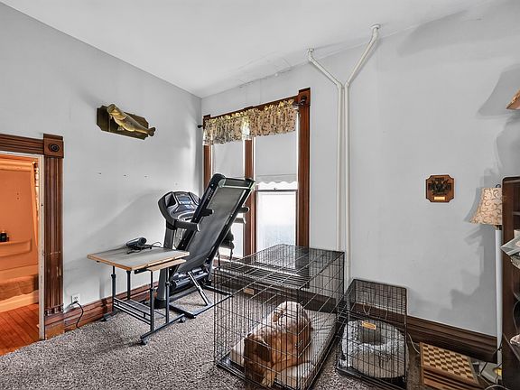 4th image of 402 N Michigan St