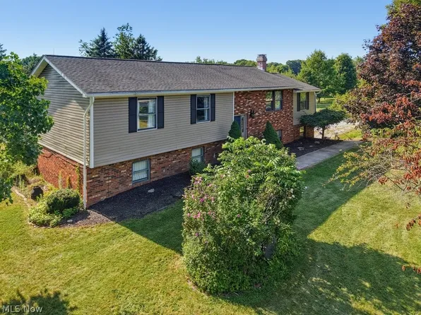 2190 Waterbury Dr, Uniontown, OH 44685
