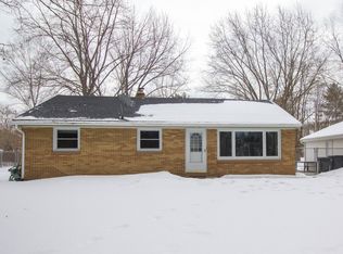 1745 S Craftsman Dr, New Berlin, WI 53146
