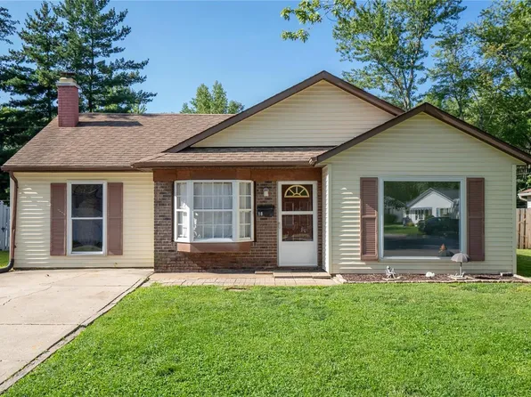 18 Arabelle Dr, Belleville, IL 62220