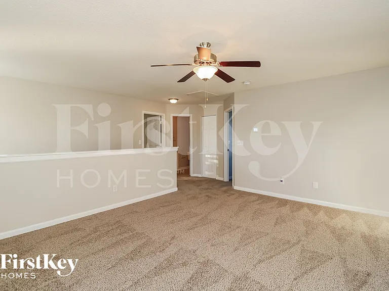 109 Sydney Ct — Photo 7