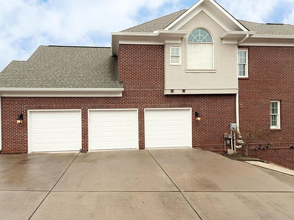 2nd image of 1005 Golf View Ln