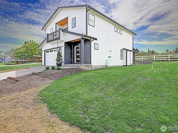 2nd image of 1458 Larkspur Lane
