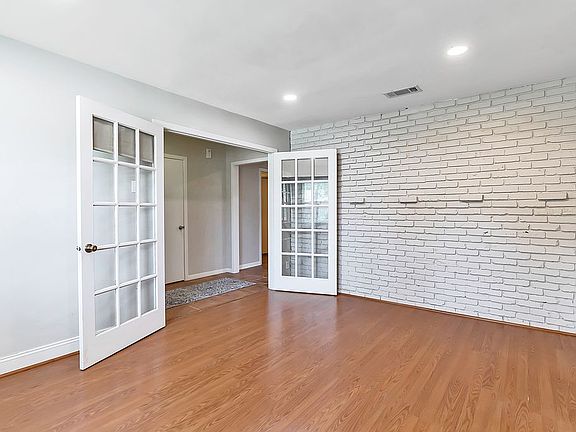 3rd image of 4609 Kingfisher Dr