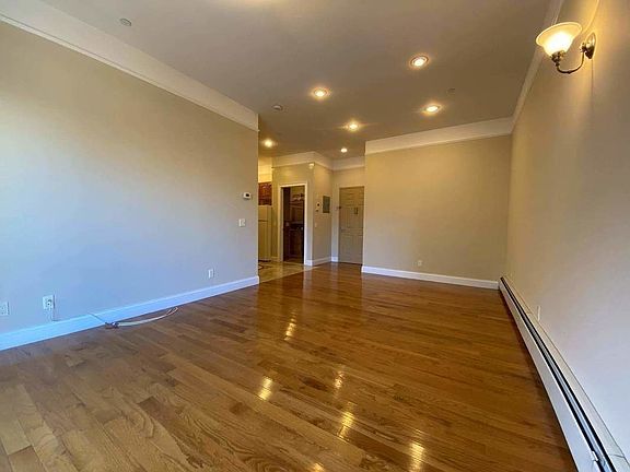 5th image of 2565 36th St APT 3F