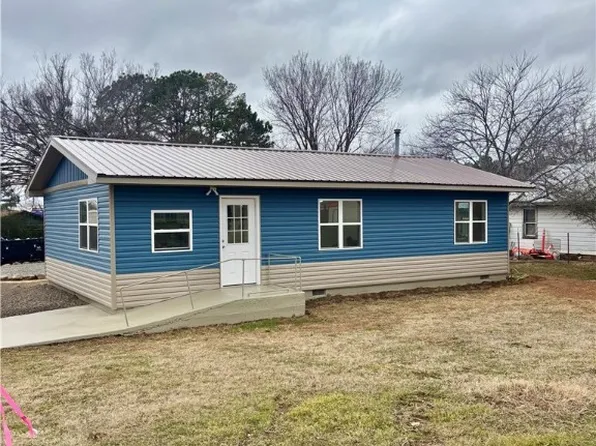 401 McPherson Ave, Wister, OK 74966